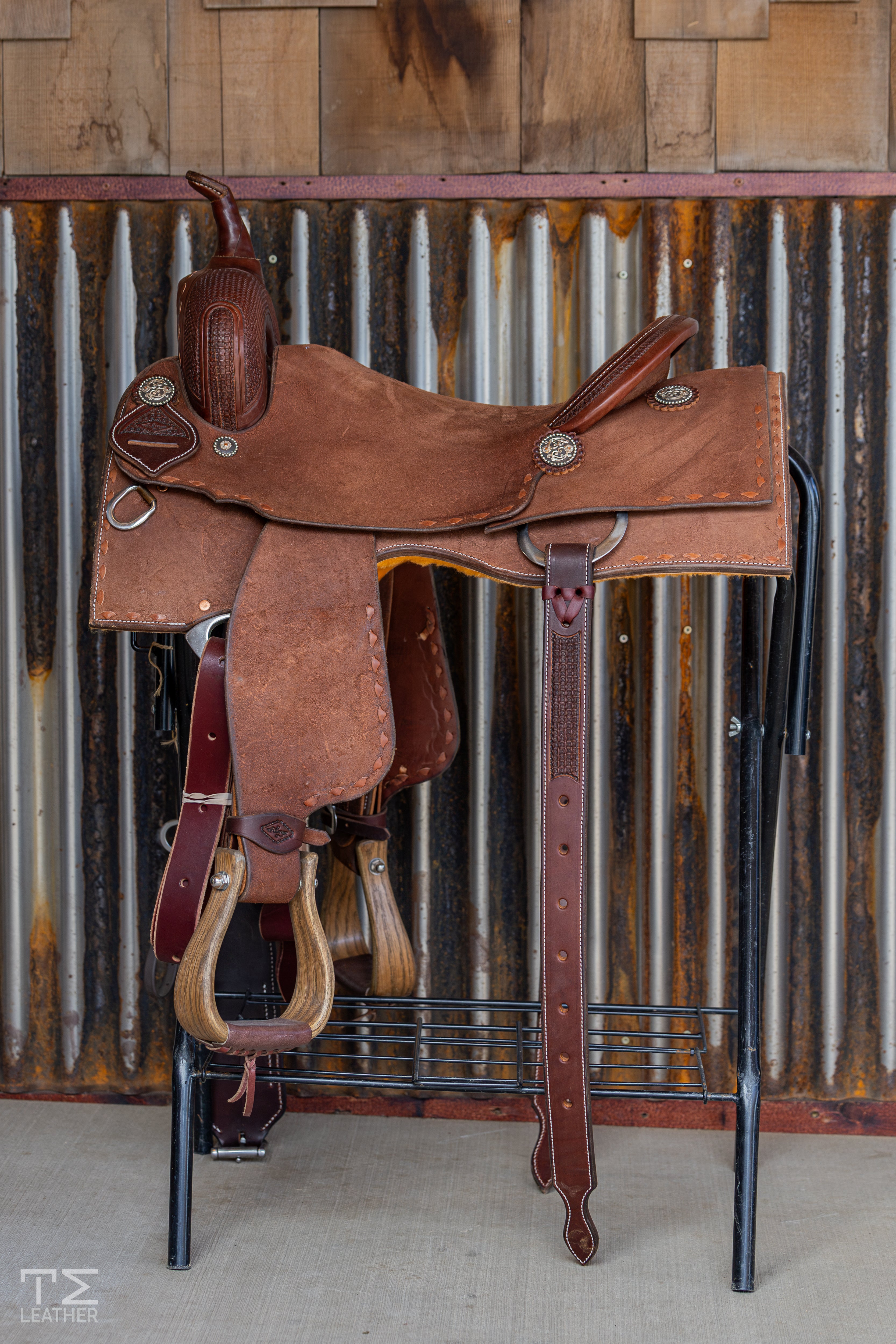 16" TM Cutter - Walnut w/ Rust Buckstitch