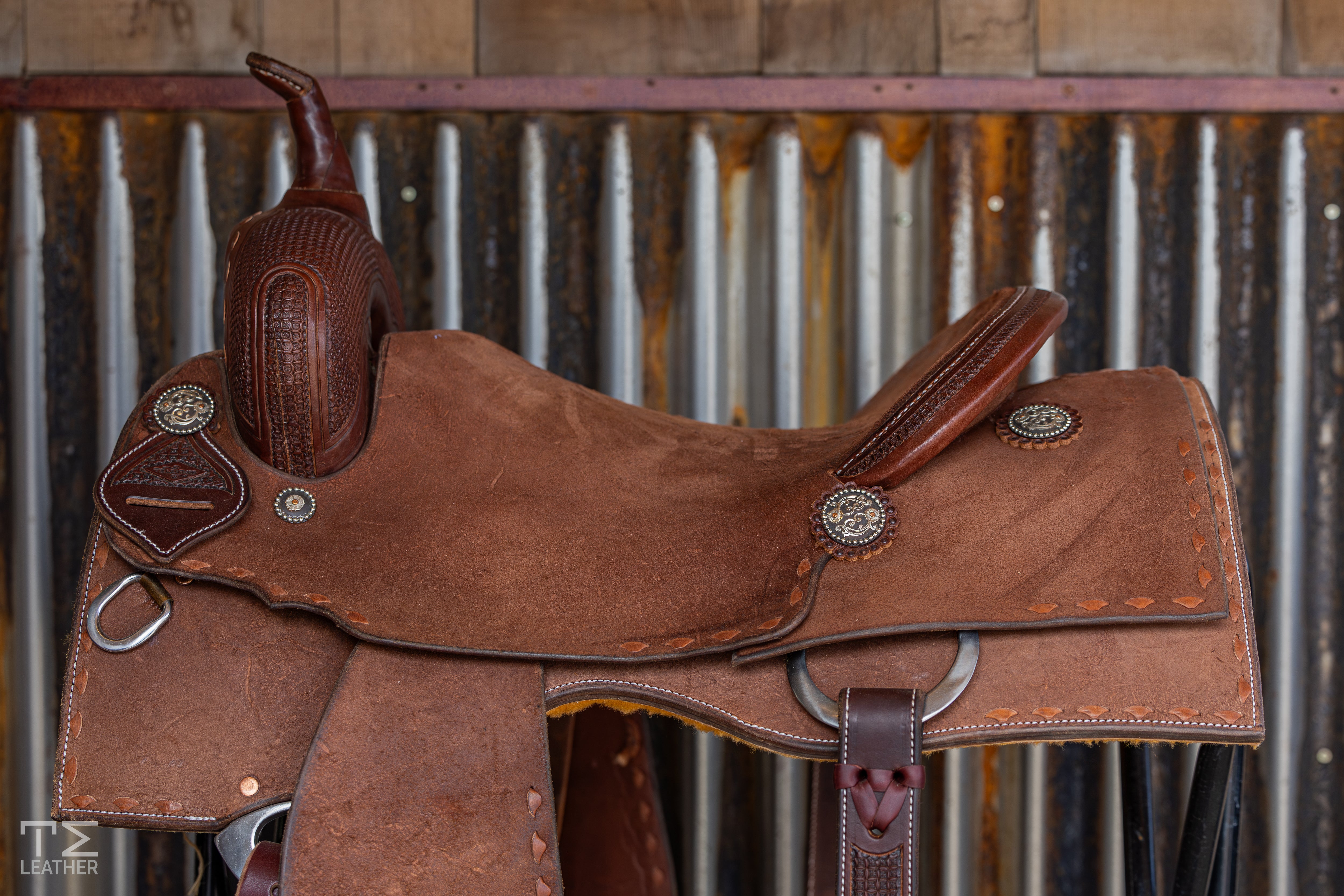 16" TM Cutter - Walnut w/ Rust Buckstitch