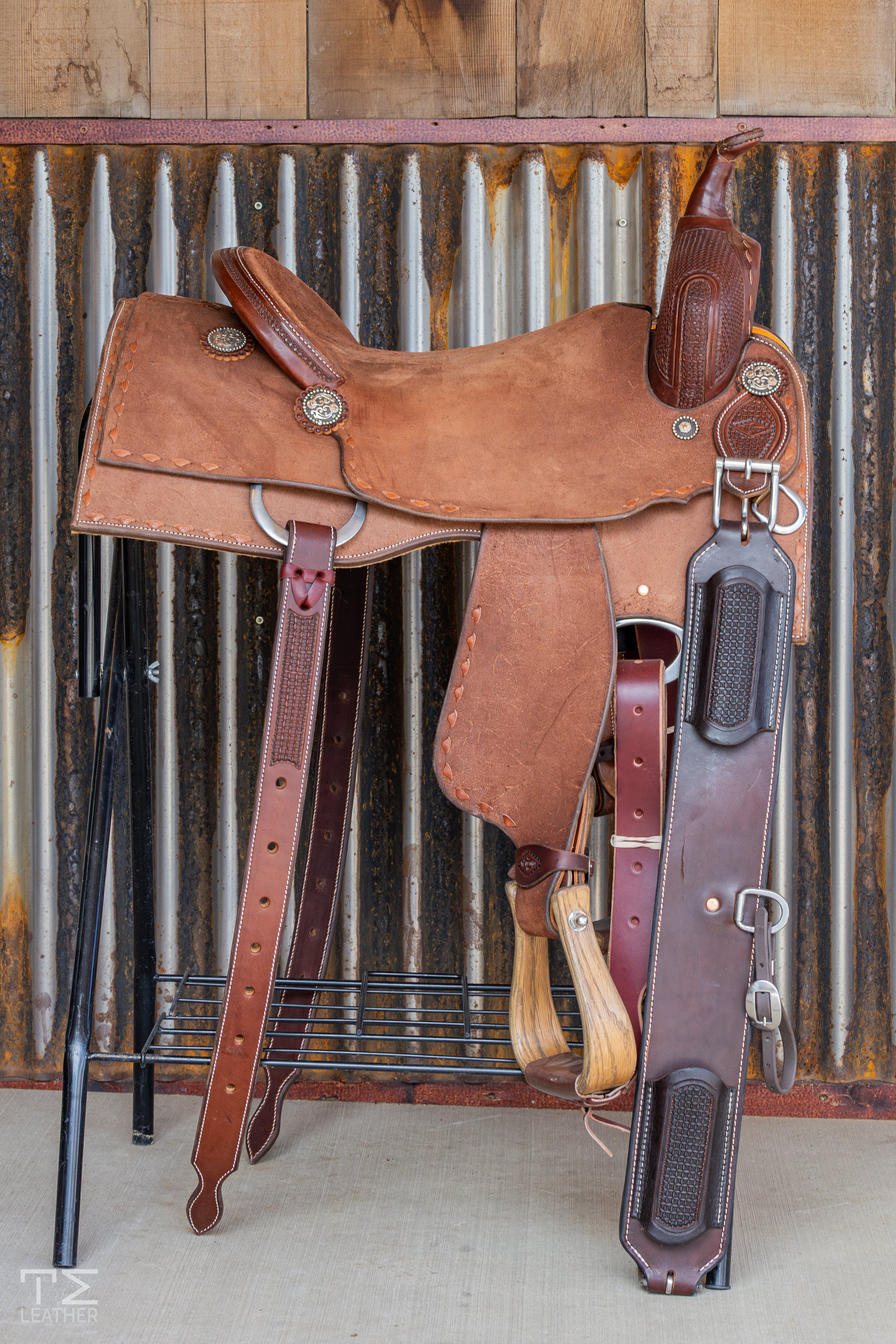 16" TM Cutter - Walnut w/ Rust Buckstitch